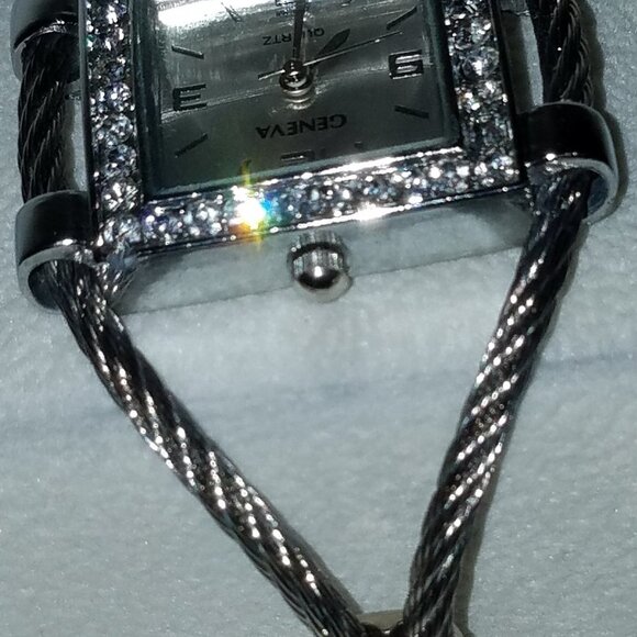Geneva silv watch cuff w rhinestones & att battery - Picture 3 of 7